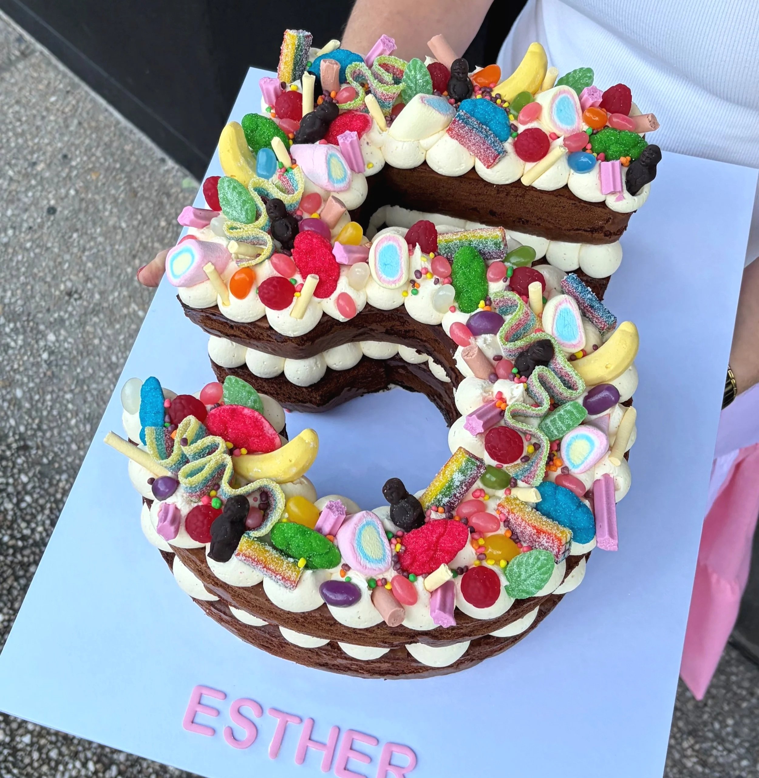 vanillapodspecialtycakes-brisbaneweddings-lollycake-brisbane-buttercreamcake-candycursh-birthdaycakes-numbercake.jpg