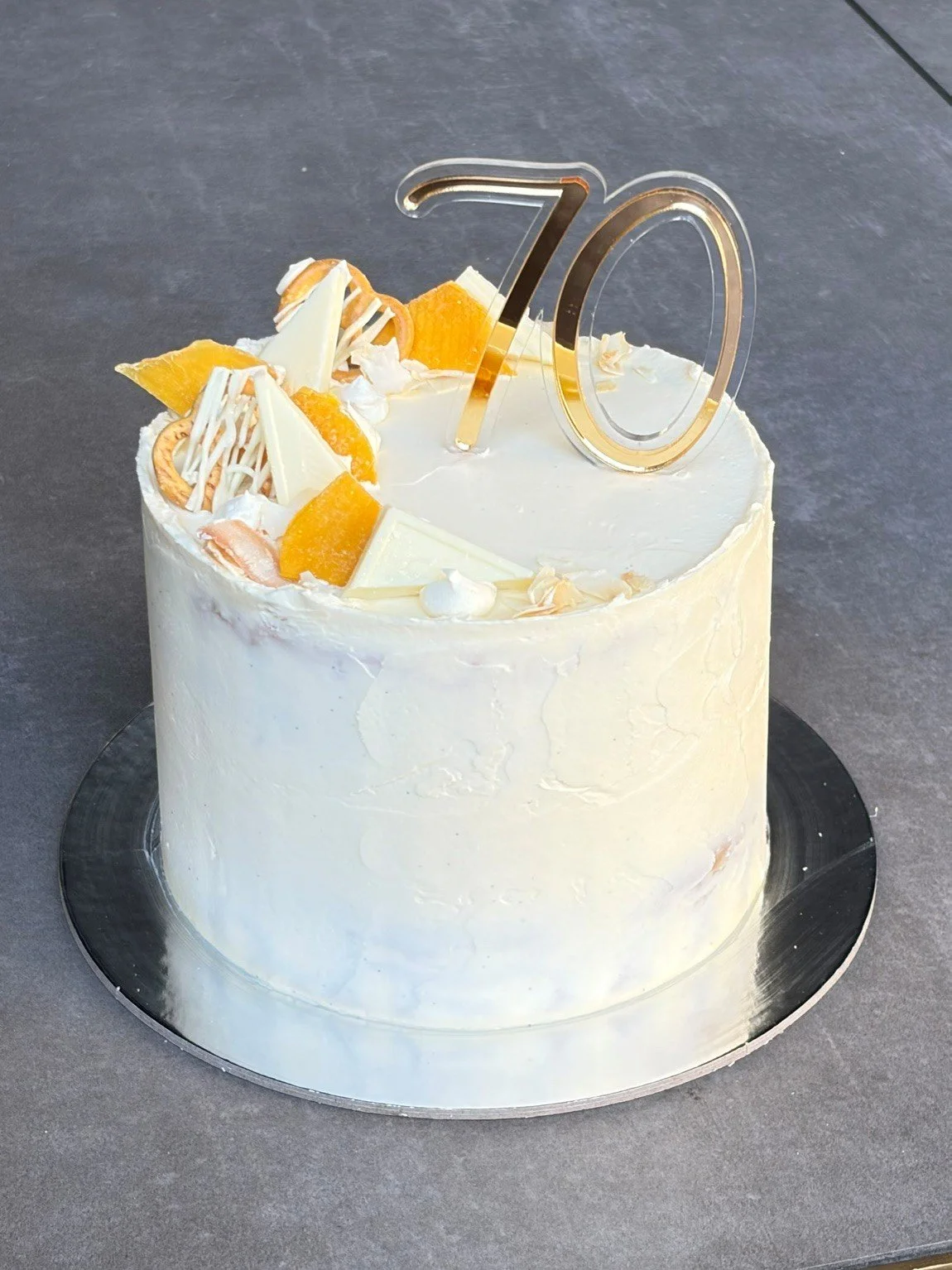 Vanillapod-vanillapodspecialtycakes-brisbanecakes-glutenfreecakes-mangoandcoconutmoussecake-lemoncake-brisbanebirthdaycakes-brisbane-mangocake-70thbirthday.jpg