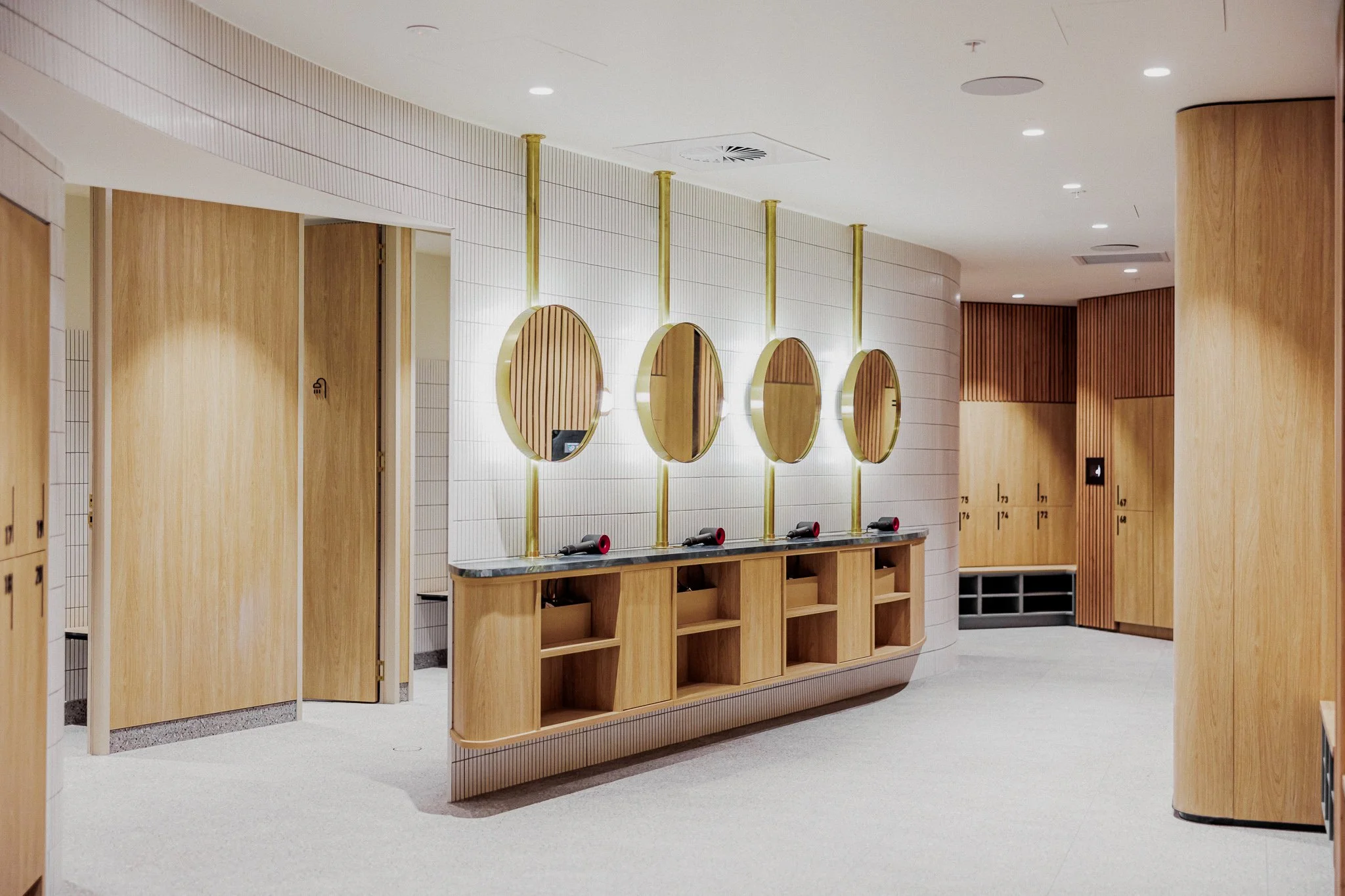 lockers-1-wfaxqvyftoal.jpg