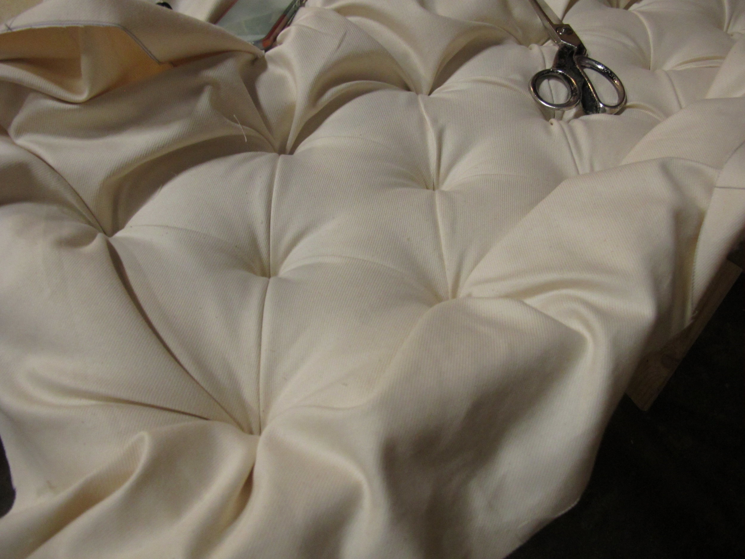 How to select safe fabrics for your new sofa