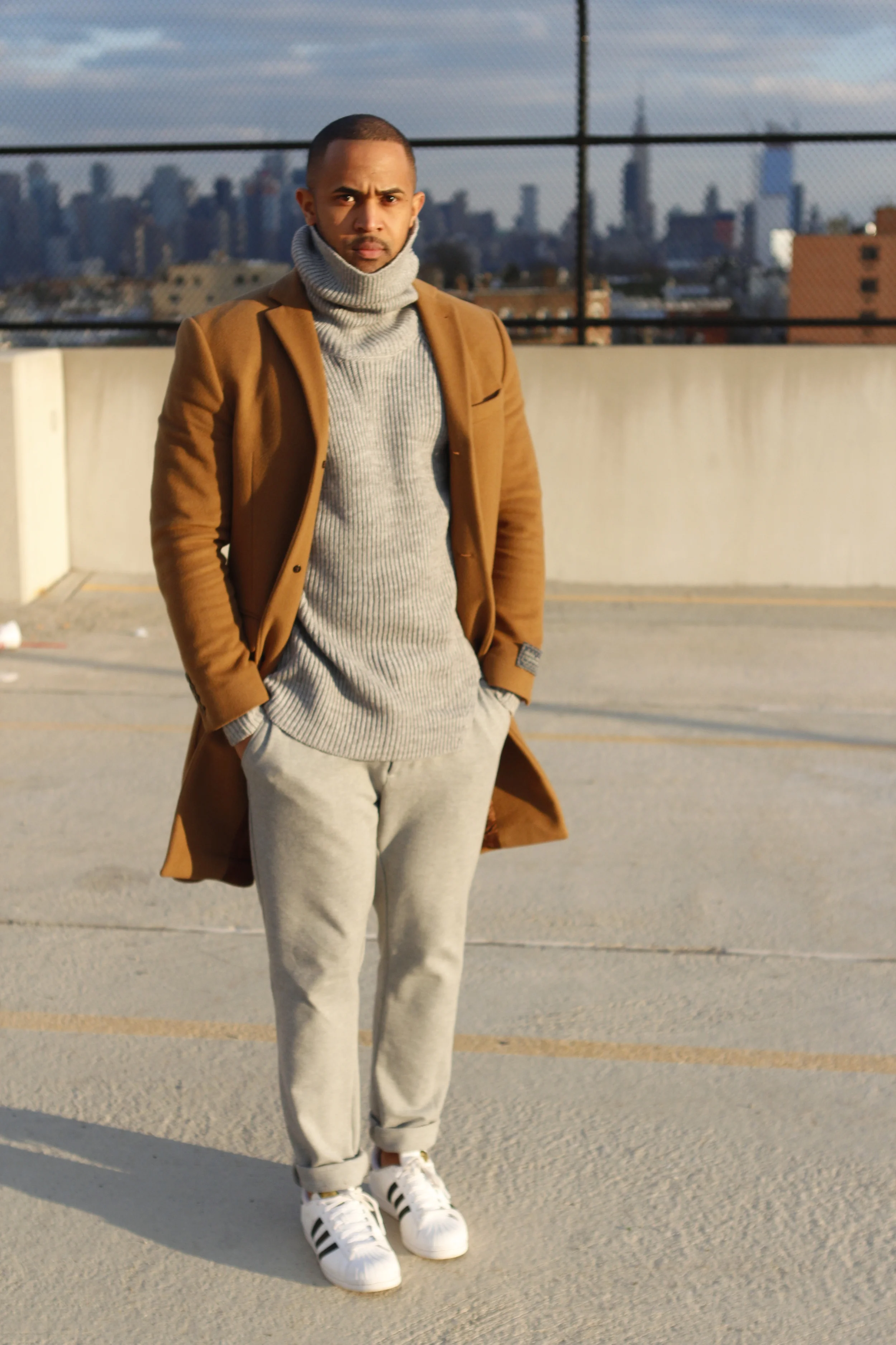 Let's go back to the 70's with this turtle neck sweater look... Vamos a los 70's con este look de cuello tortuga..