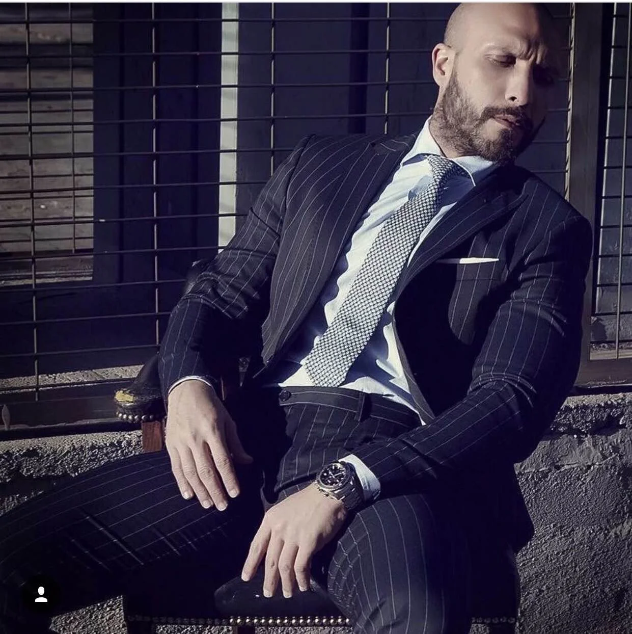 Pues para mi el estilo es una forma de vida, se nace y crece con ello, y con la educación se potencia. Un movimiento de manos una mirada, una entonación en el hablar , eso ya muestra un estilo una elegancia. My style is my way of living, you are born with some style and you grow with it, and then education brings it to its maximum potential. A hand movement, a look, the tone of your voice, even then you can show your style.
