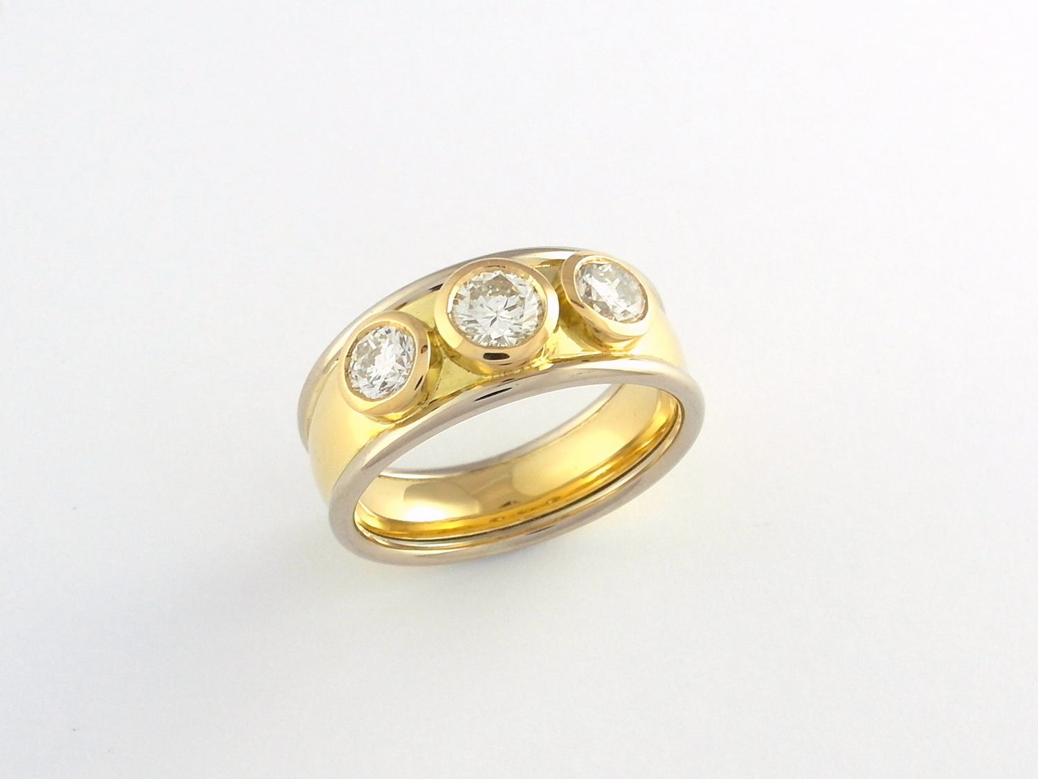  18ct white and yellow gold band set with 3 brilliant cut diamonds 