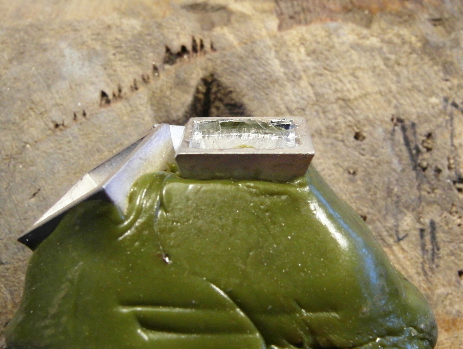  Look at the step you are cutting against the closer edge of the setting to clarify that you are cutting it square and parallel/horizontal. 