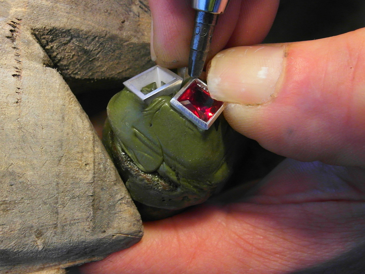  ...to start setting the stone. Now, you can see that it is helpful to let a corner of your thumbnail to grow a little as you can use it to secure the stone when beginning the setting - you do not want it vibrating and bouncing around. Have the sprin