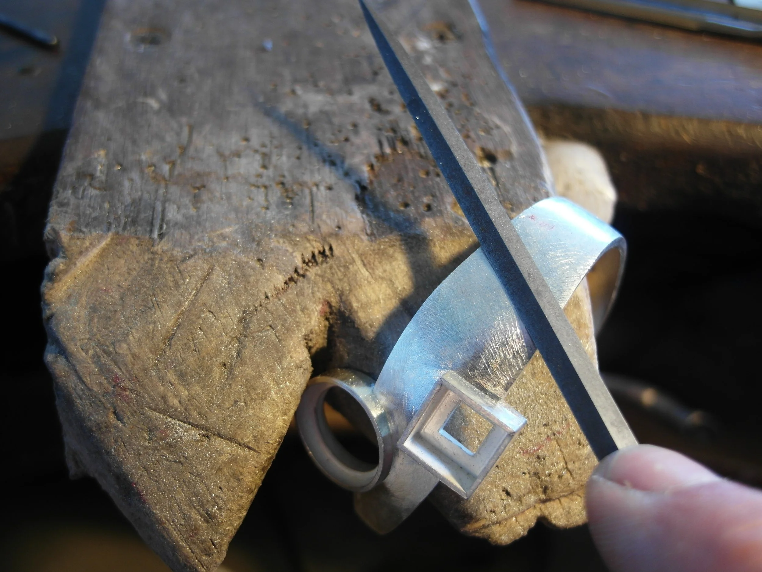 Making a silver hinged bangle set with a MAPA pearl and shell (30).JPG