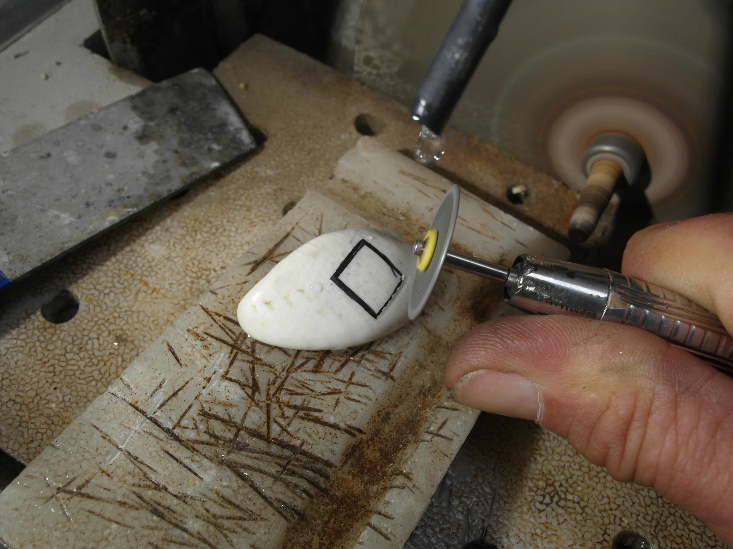 Making a silver hinged bangle set with a MAPA pearl and shell (39).JPG