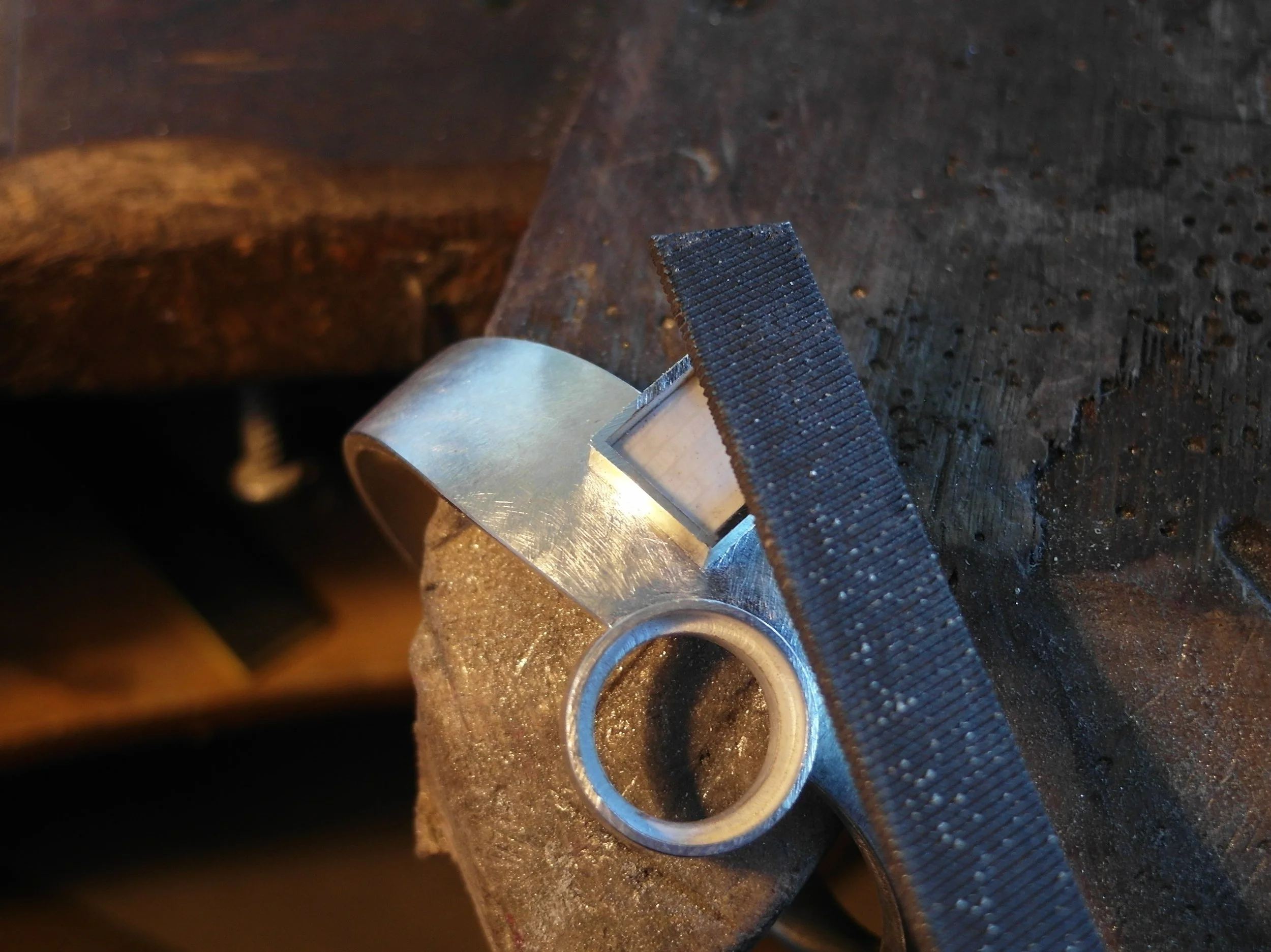 Making a silver hinged bangle set with a MAPA pearl and shell (45).JPG