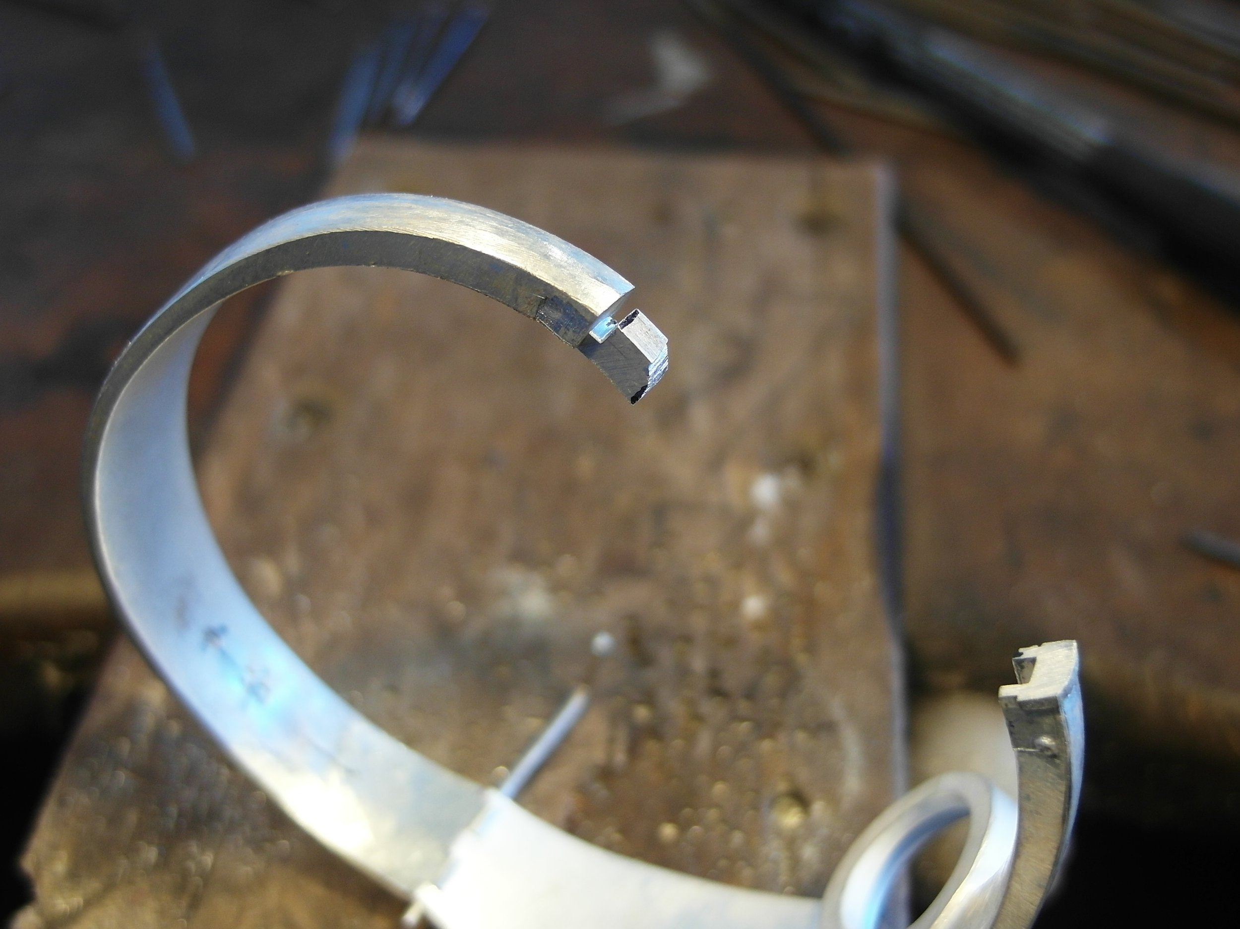 Making a silver hinged bangle set with a MAPA pearl and shell (54b).JPG