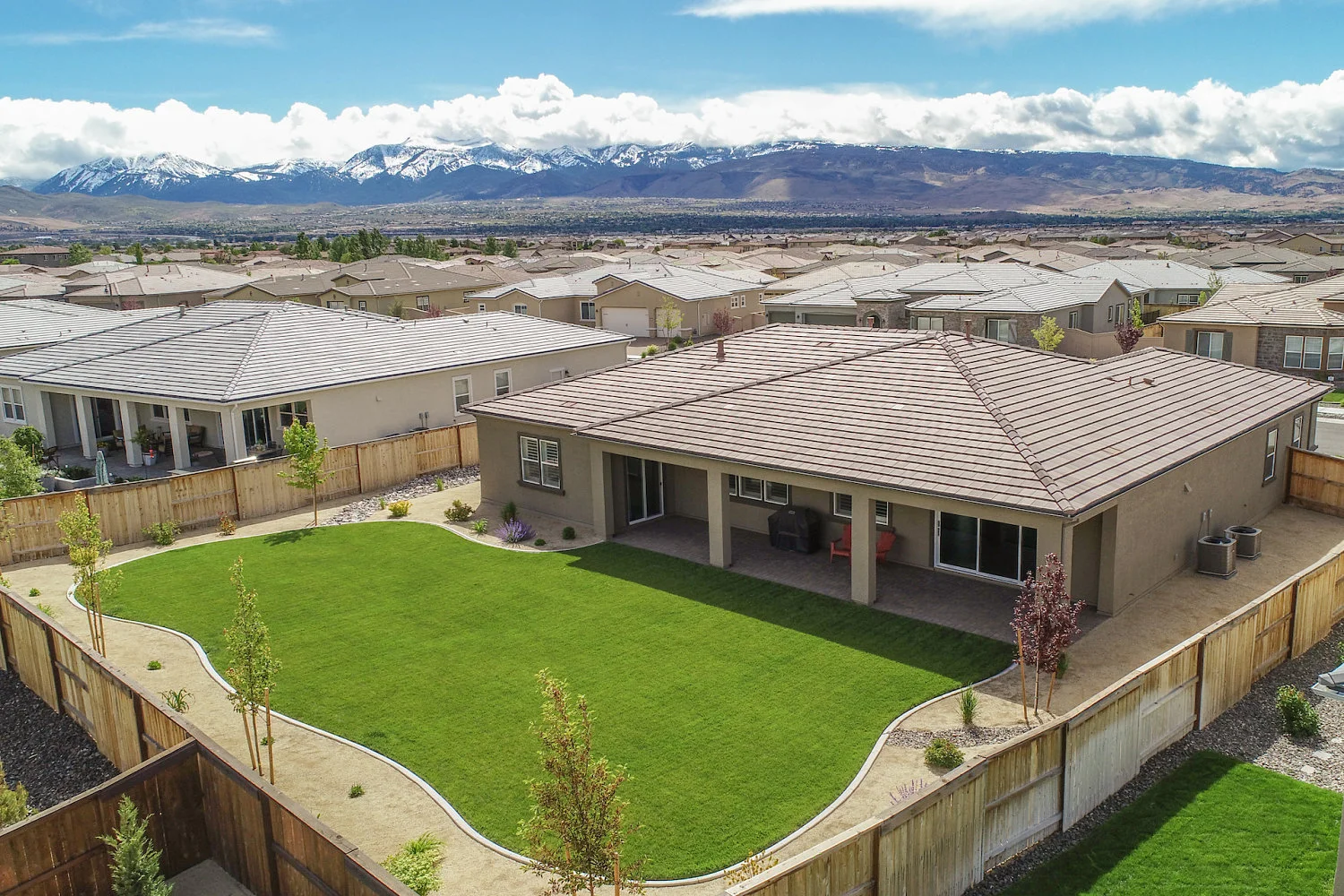 9840GainsboroughLn(high)-28_opt.jpg