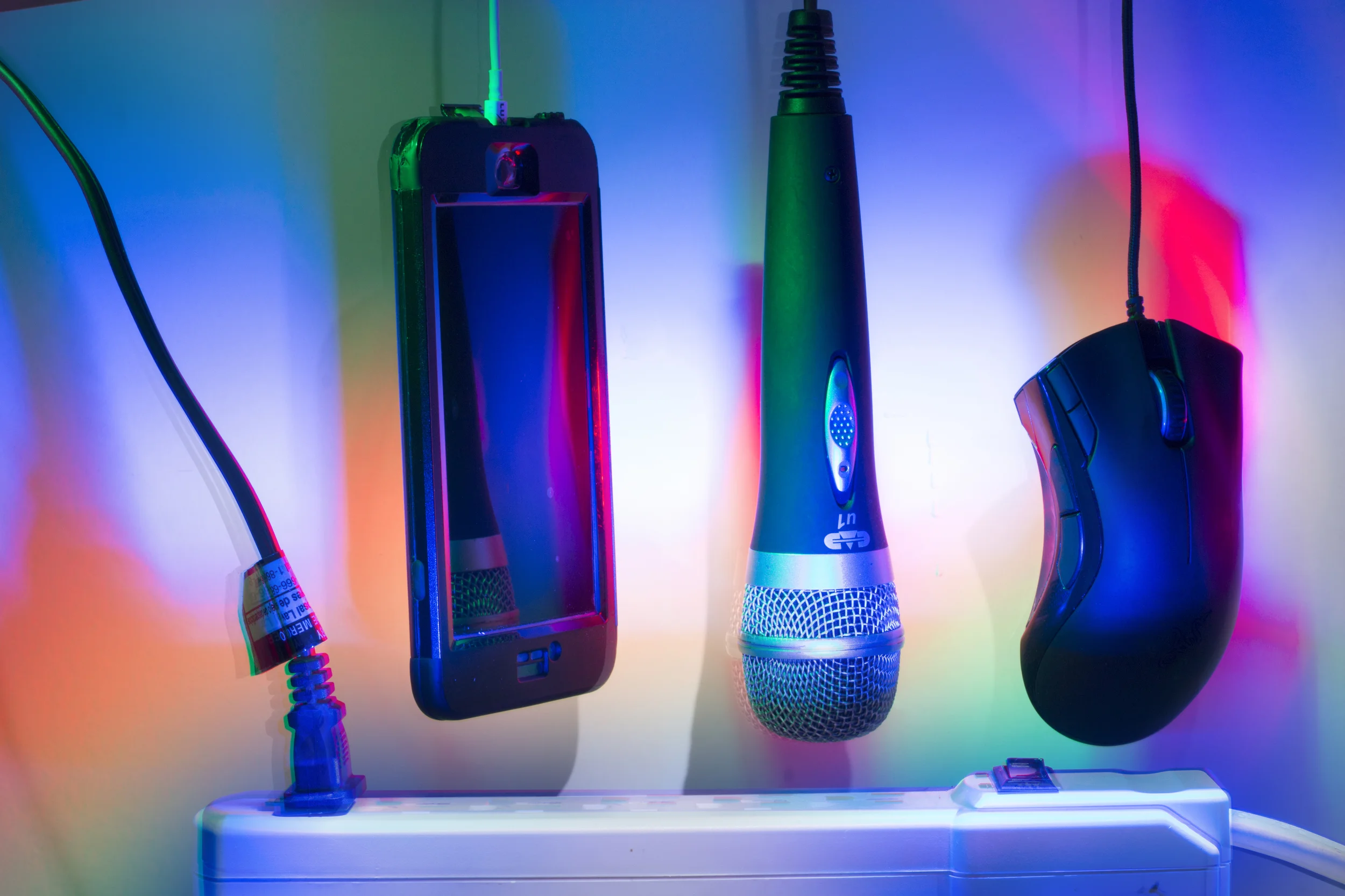  Camera Setup: I used a white cardboard as the background.&nbsp; I hang my iPhone, microphone, mouse, and black wire plug from the table.&nbsp; When I turned off all the lights in my room, I start light painting with my flashlight's four different co