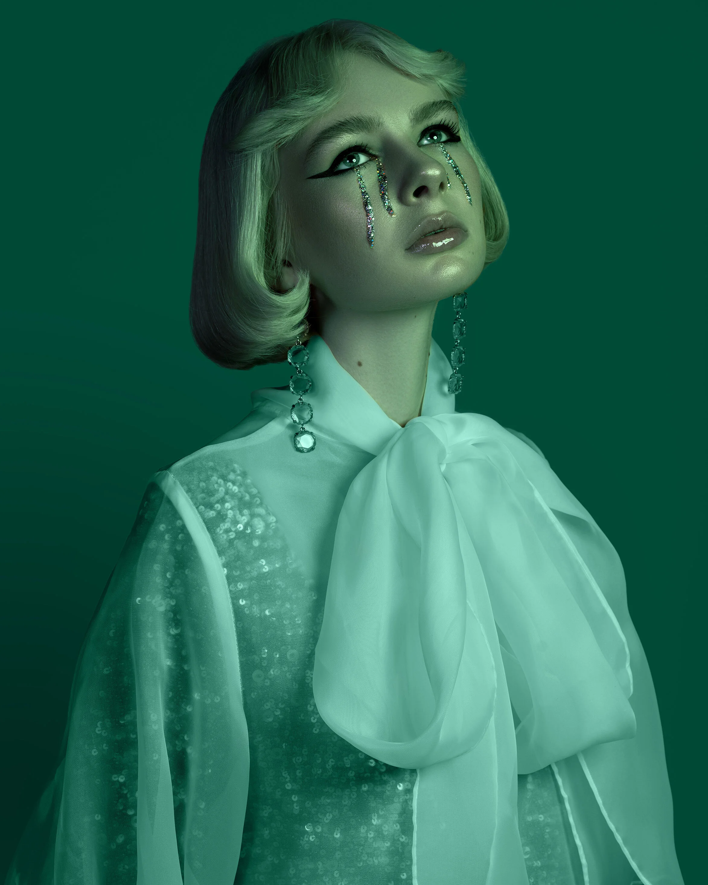  Monochrome fashion portrait 