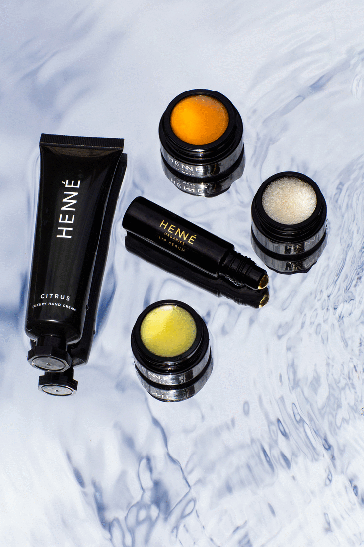  Running water product photography of lip range 