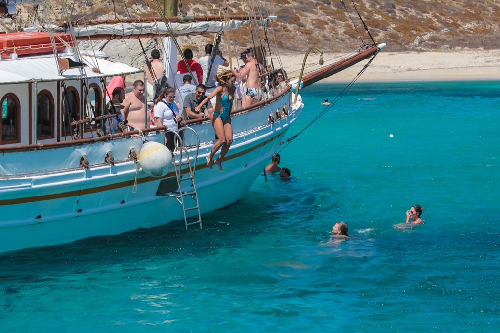 mykonos luxury travel boat rentals (2).jpg
