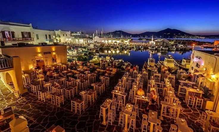 Paros island for an unforgettable end to your day on your luxury yacht 