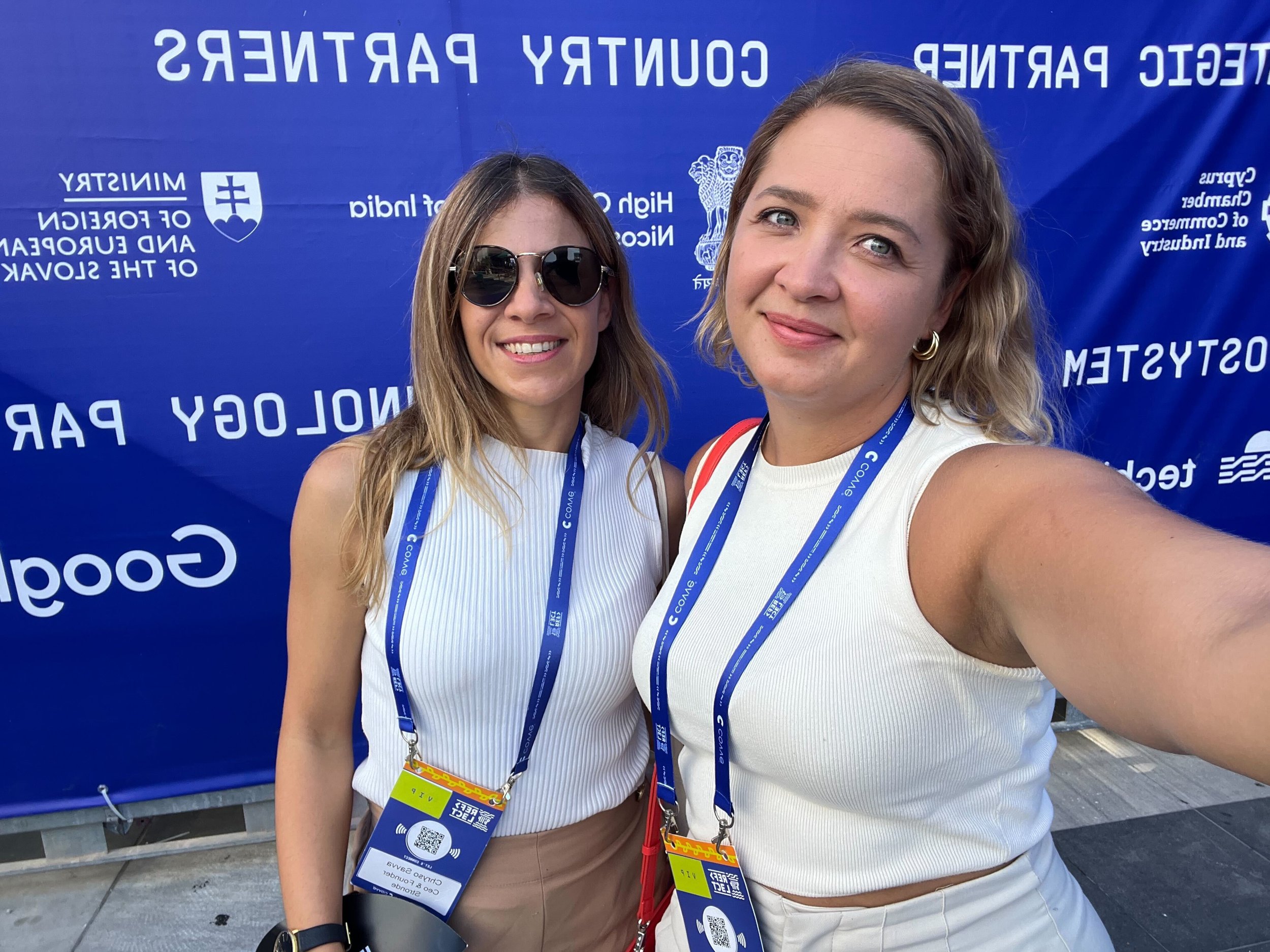  Lidia is at DigiMarCon Dubai 2023, networking and smiling for a picture with a woman. 