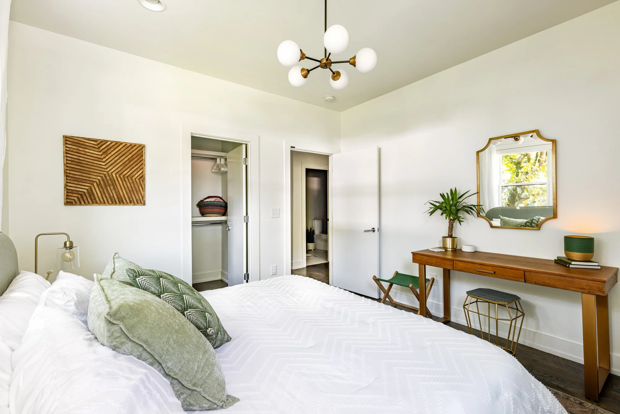 1015 Glenview Dr-039-Edit.jpg