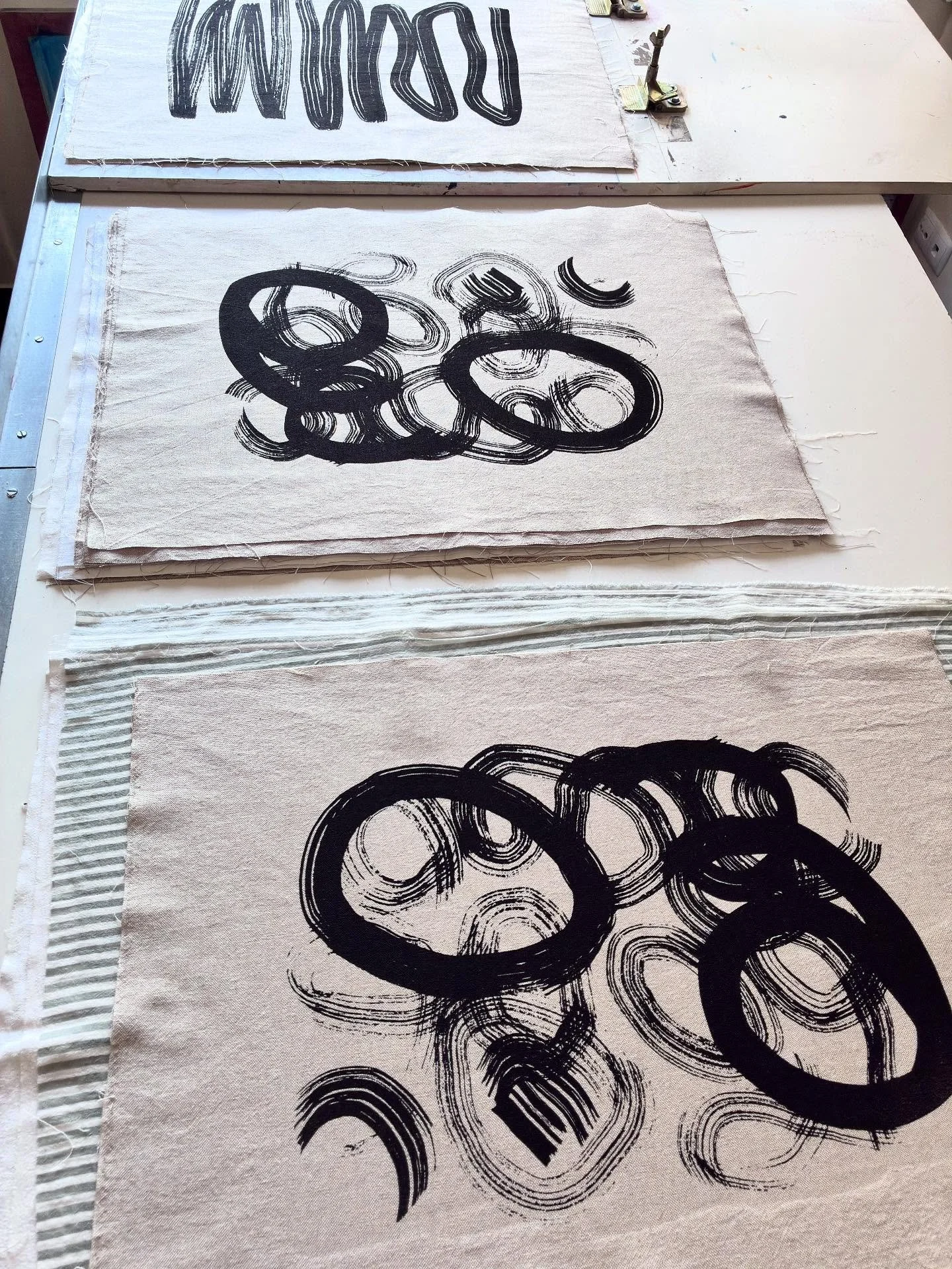 Wip

#matildebeldroega #handmade #handscreenprinted #teatowels #ecofriendly #abstract