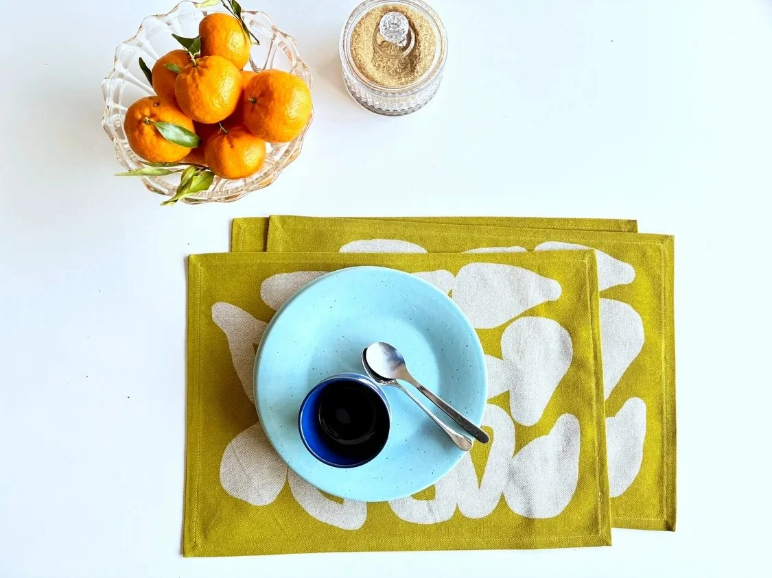 Novos individuais

Desenhados e serigrafados no nosso atelier.
Feitos devagar, para dar cor &agrave; mesa.

Pequenas edi&ccedil;&otilde;es, limitadas.
Dispon&iacute;veis na nossa loja online.