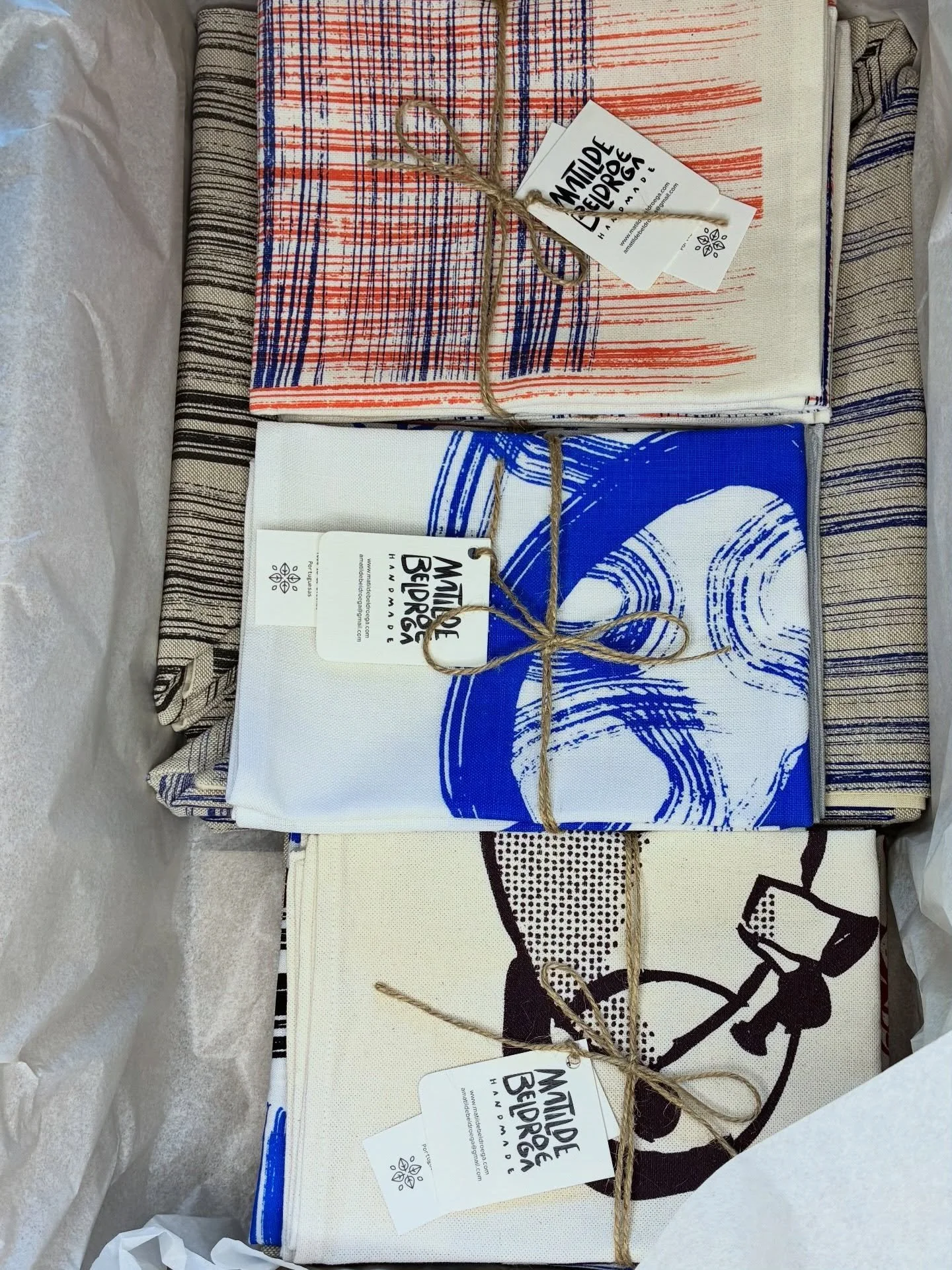 Rumo &agrave; Su&iacute;&ccedil;a 

#matildebeldroega #handscreenprinted #craftinportugal