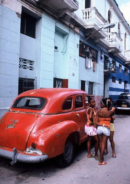 13_f1020024-pjm-goon-havana-cuba-car--kids.jpg