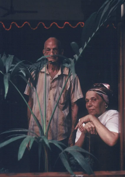 13_f1040012-pjm-goon-cuba-old-couple.jpg