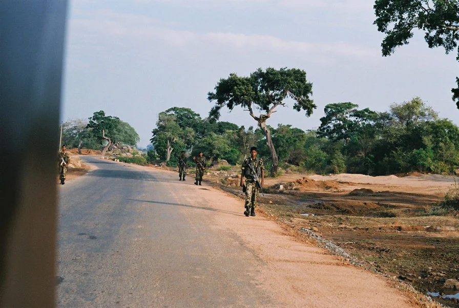 5_5f1000019-pjm-soldiers-patrolling-sri-lanka_v2.jpg
