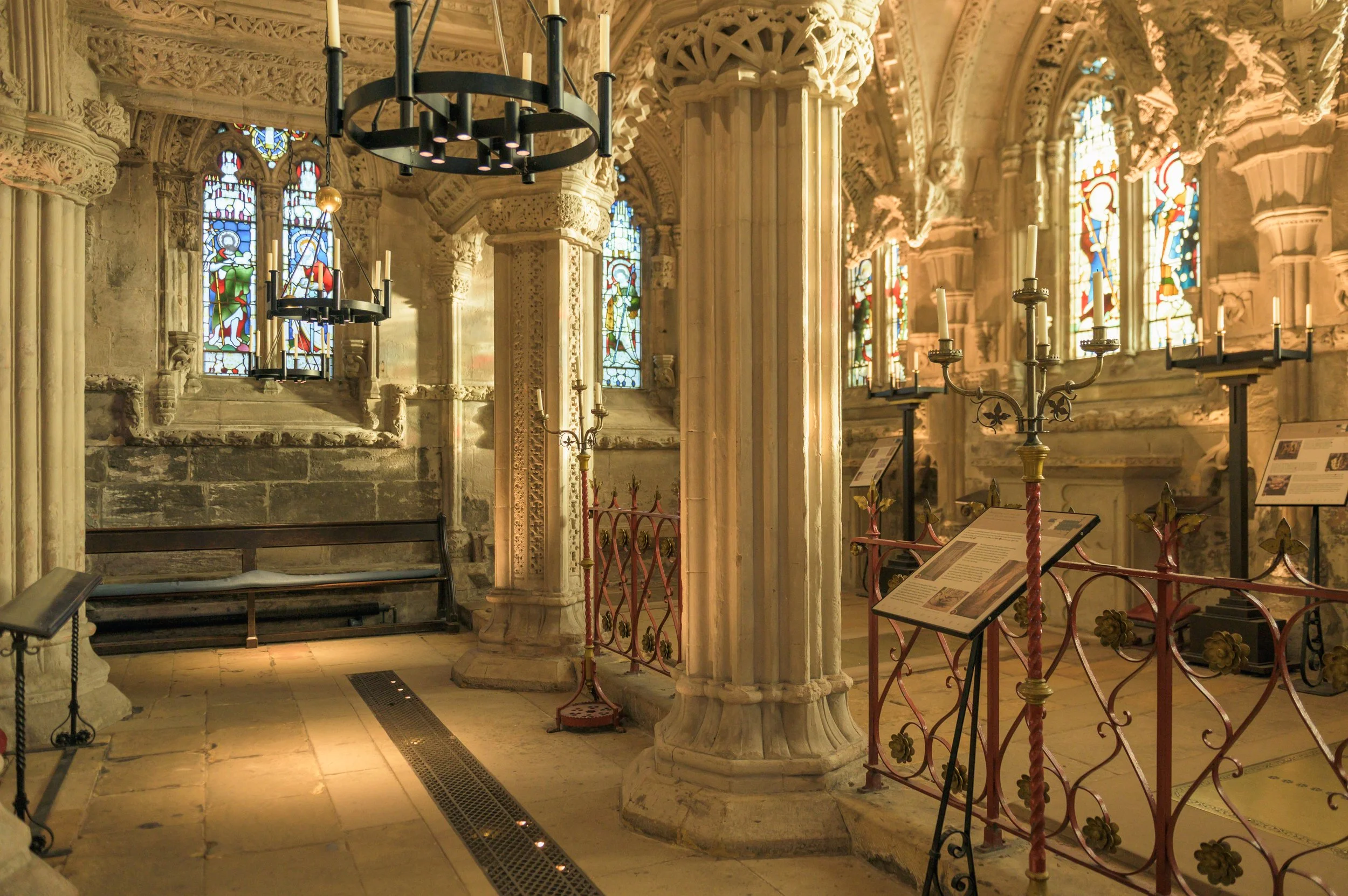 Lady Chapel and Master Masons pillar.jpg