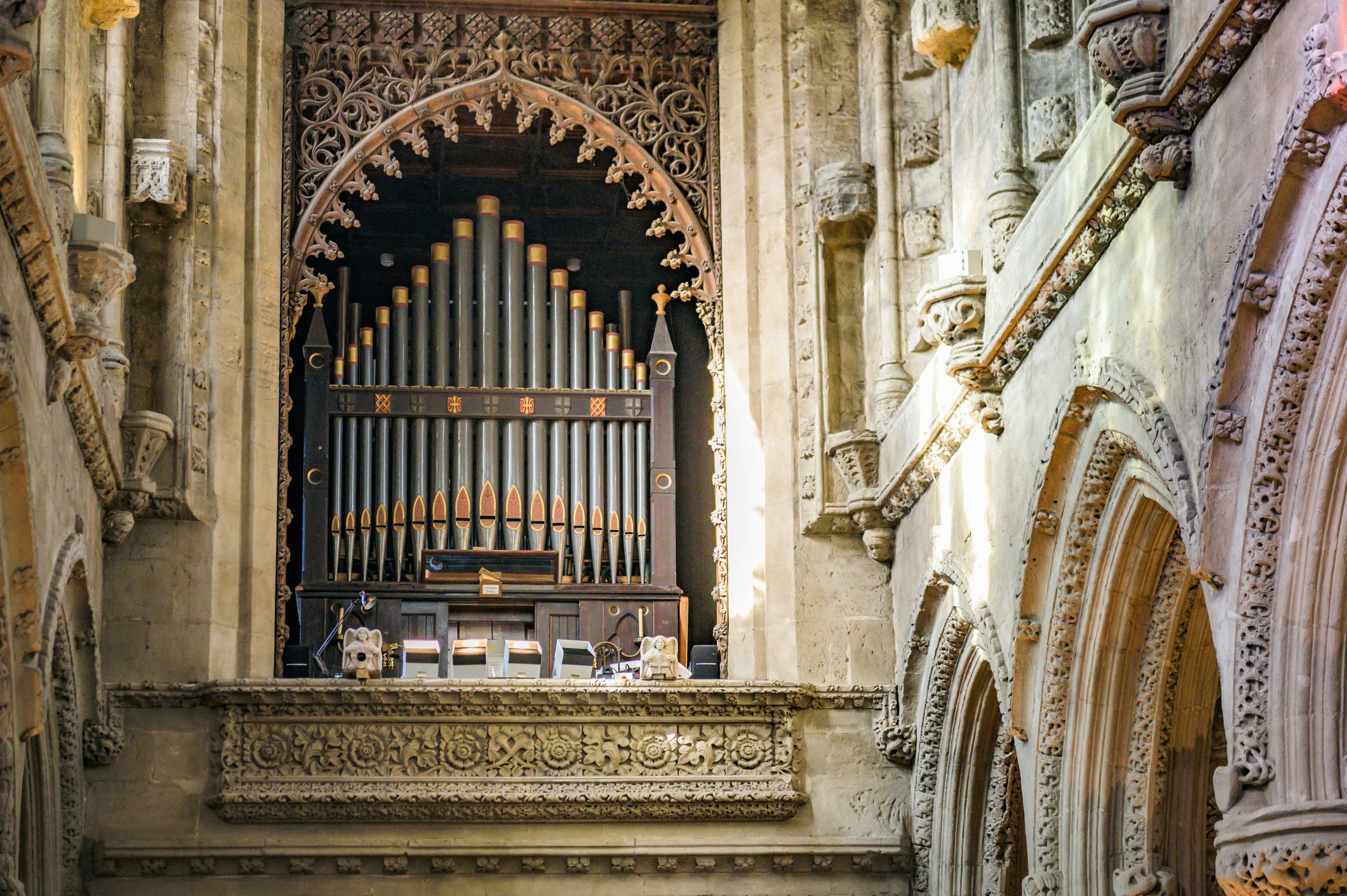 Internal arches and organ.jpg
