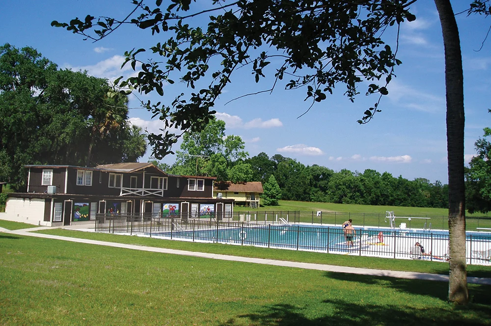 CB0905_Forster_CampFacilities3.jpg