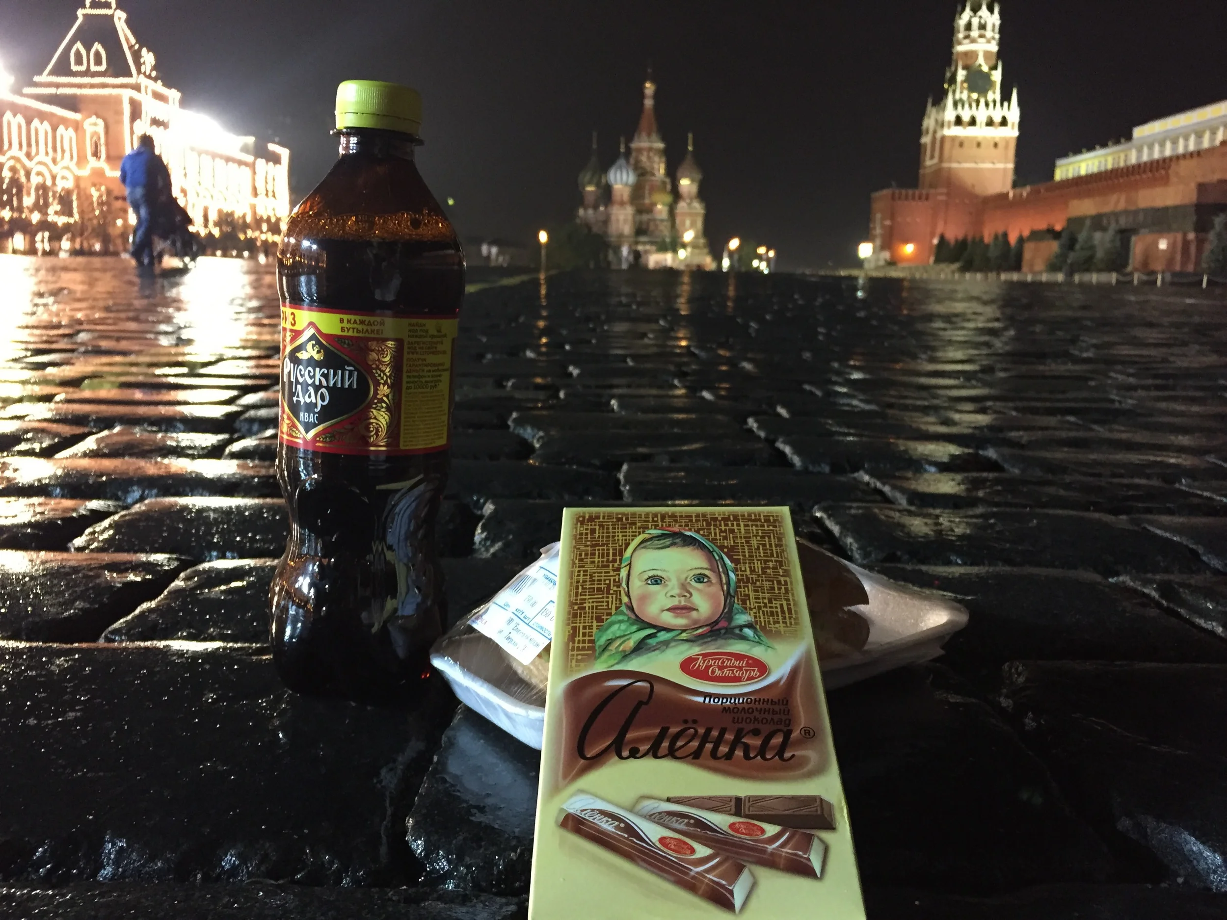Kvass, panini e um chocolate local