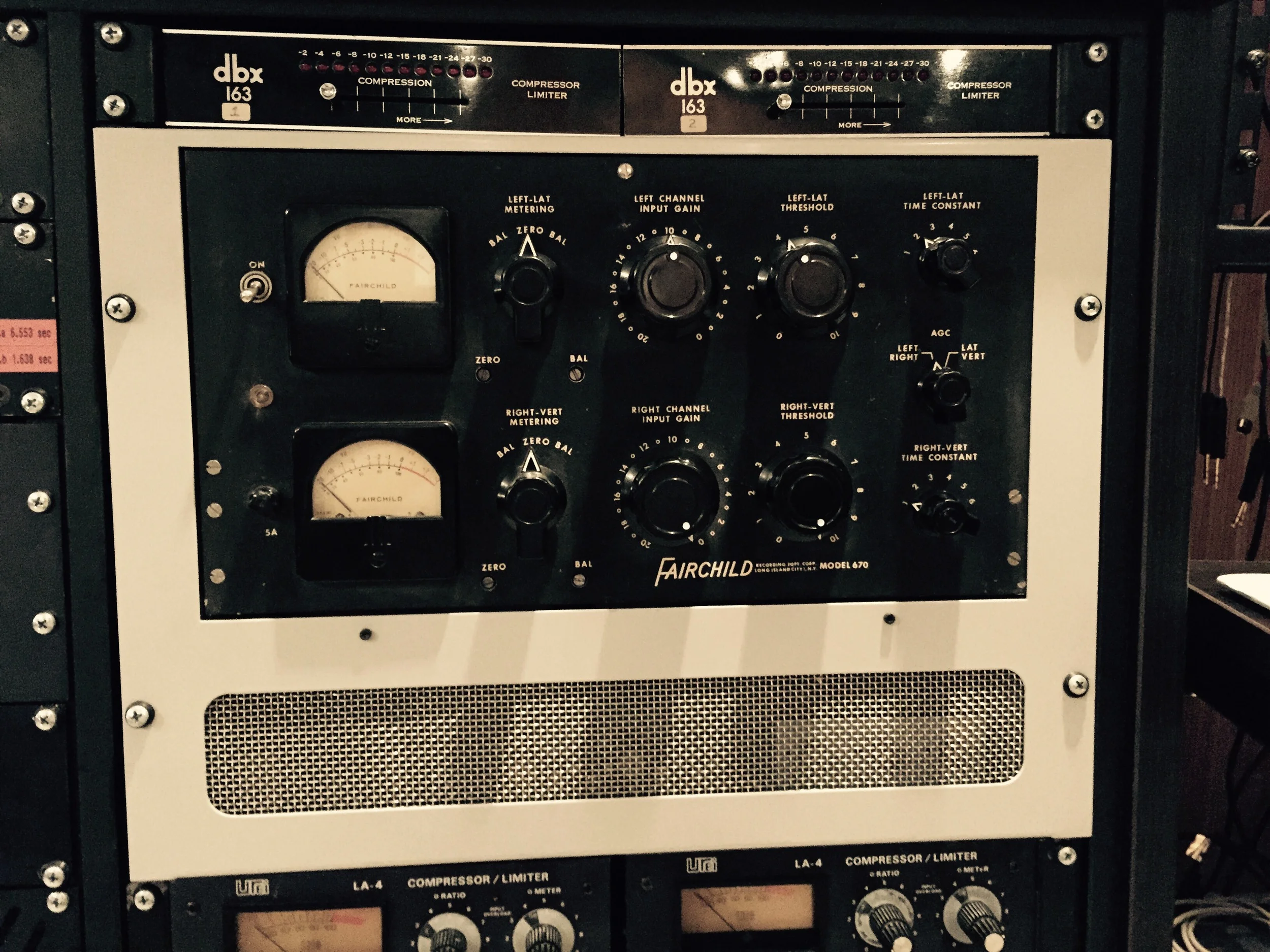 Antigo compressor de áudio americano, hoje uma raridade
