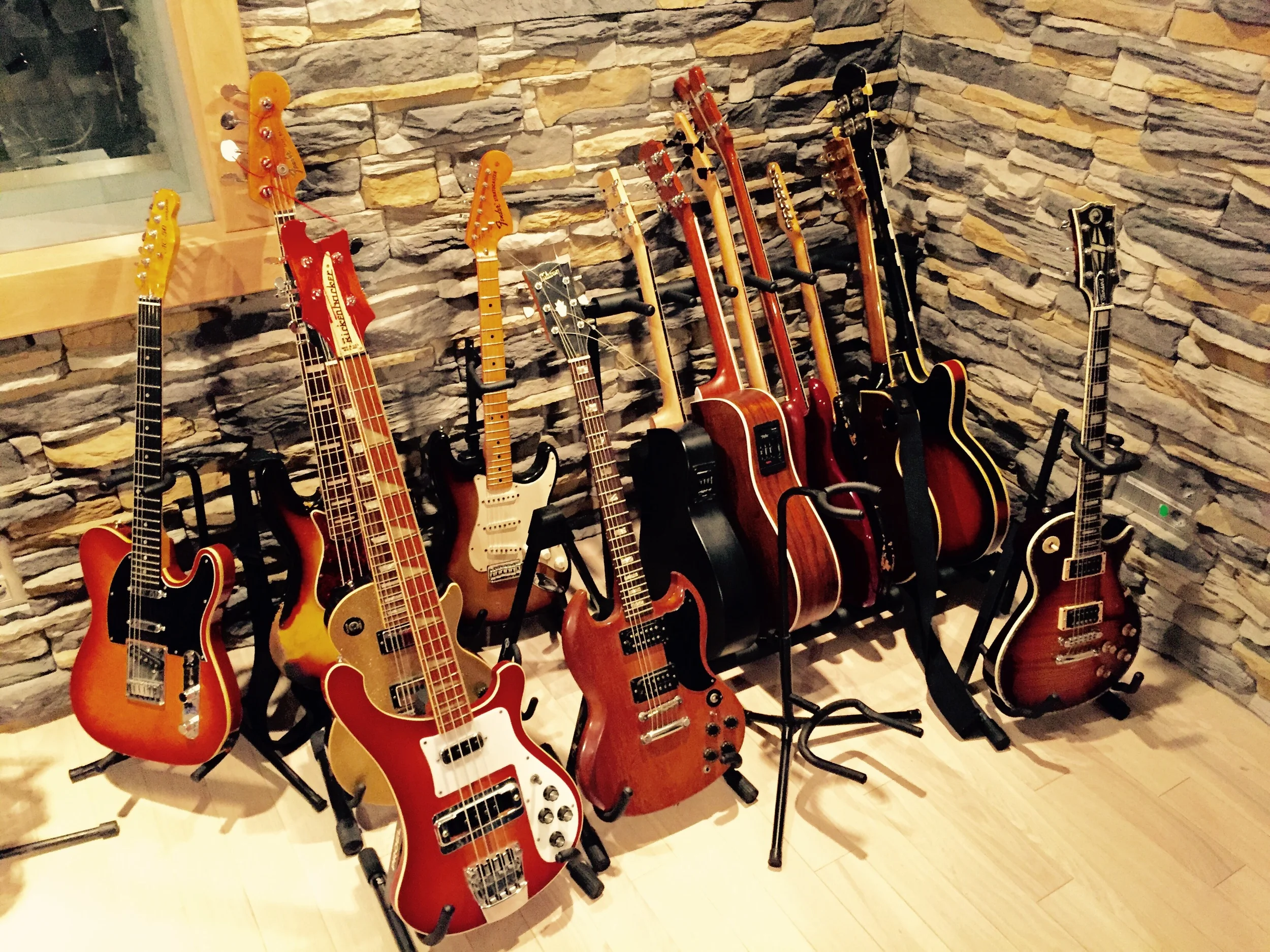 Ou então a guitarra e baixo de sua preferência! 
