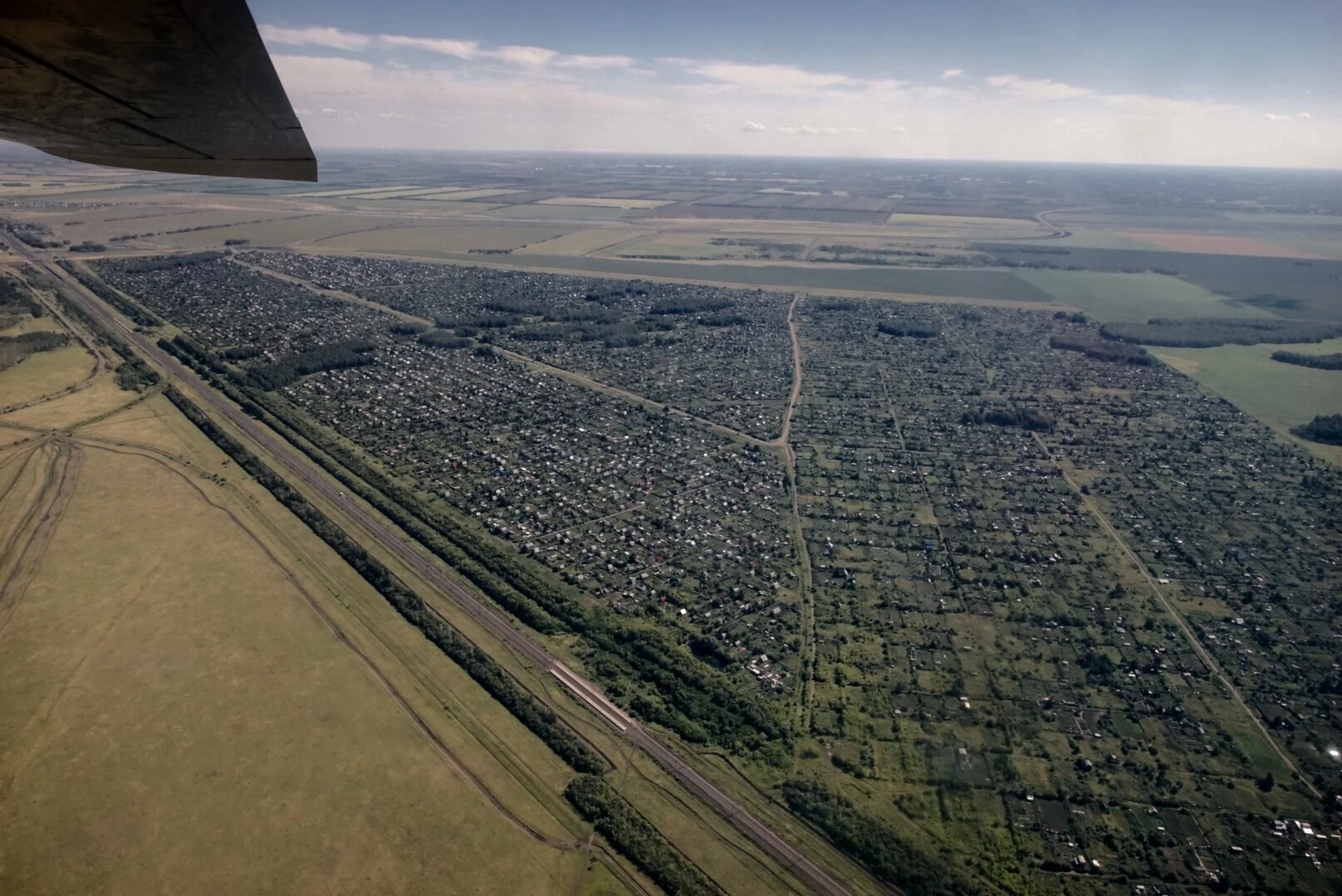 Sobrevoando uma pequena cidade satélite de Novosibirsk  