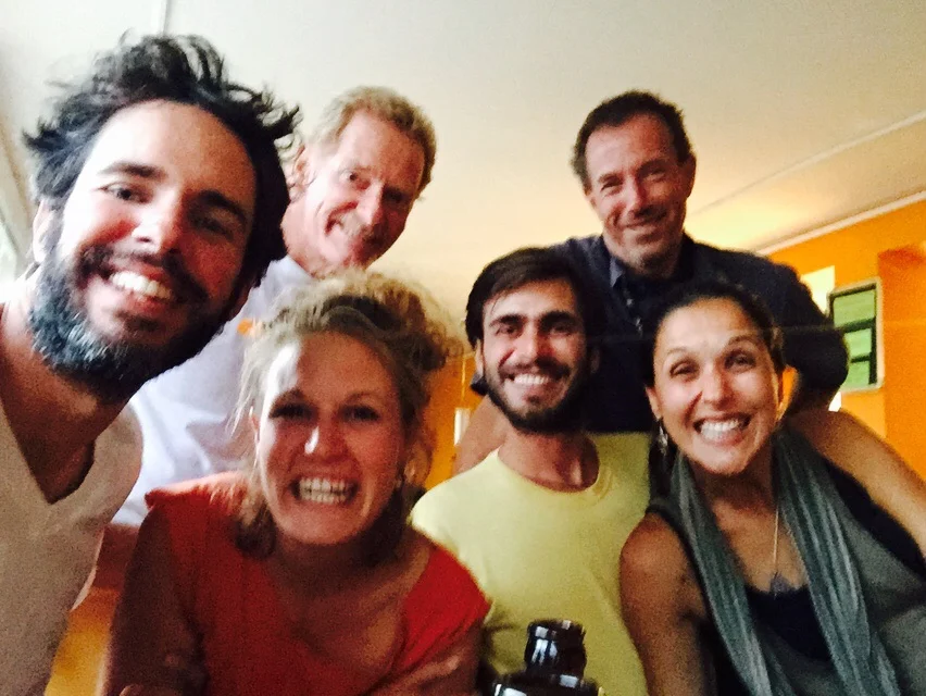 Turma reunida no Oasis em Ulan Bator, com Isa, Rafa, Jenny, e os Br Nuts