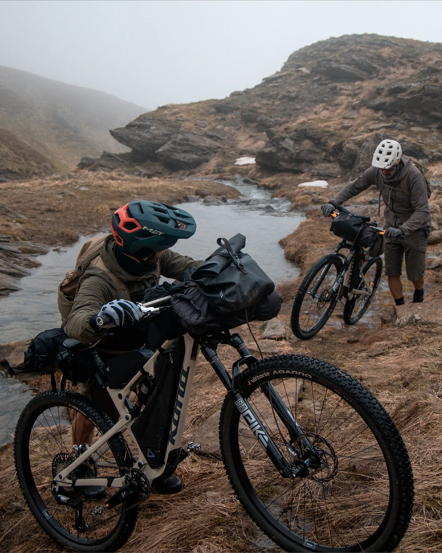 I doubt if in the landscape there can be anything finer than a distant mountain‑range. They are a constant elevating influence. [Henry David Thoreau]

#bikepackinglife #adventurebybike #konaheihei #heihei2025 #konabikes #adventurecycling #mountainadv