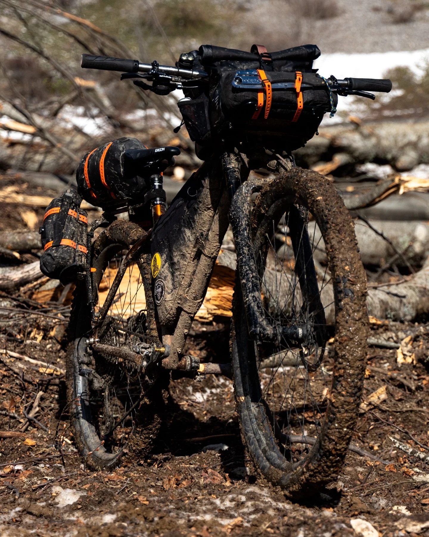 We load our bikes to go beyond the unknown to reach the Wild Side, a state of mind where everything feels raw and real, closer to our idea of exploration. 🏔️🏕️

#exploringbybike #adventurebybike #konaunitx #bikepackinglife #sidi