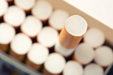 40893564_S_smoking_smoker_cigarettes_tobacco.jpg