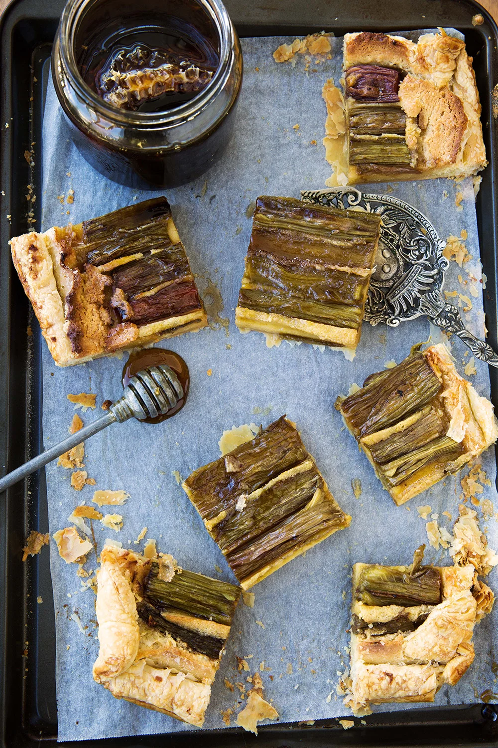 rhubarb and honey tart