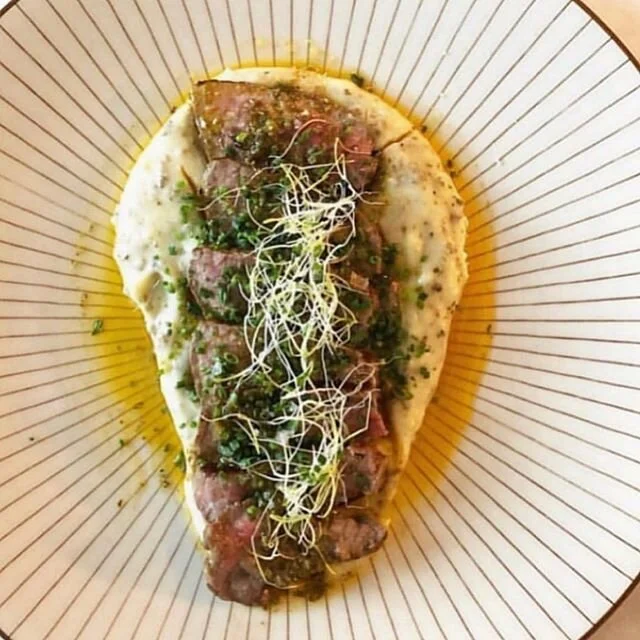 Tataki de lomo siempre es buena opción 🤩 en @elperroylagalletachamberi