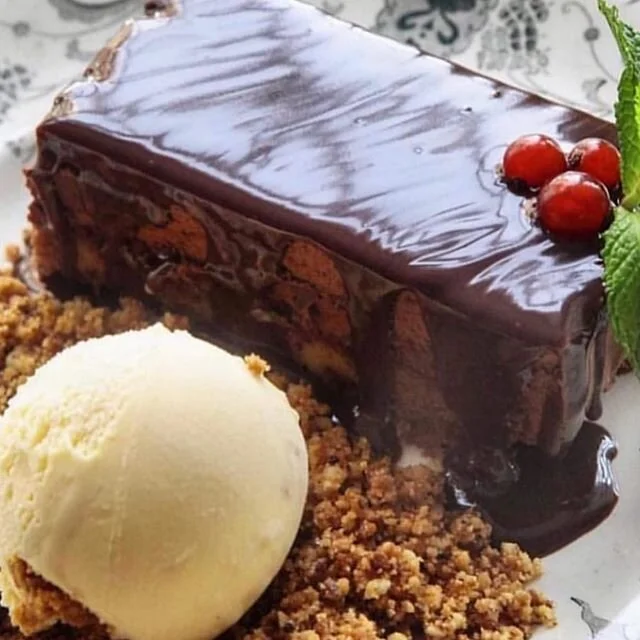 Nuestras mejores tartas siempre en @elperroylagalletachamberi