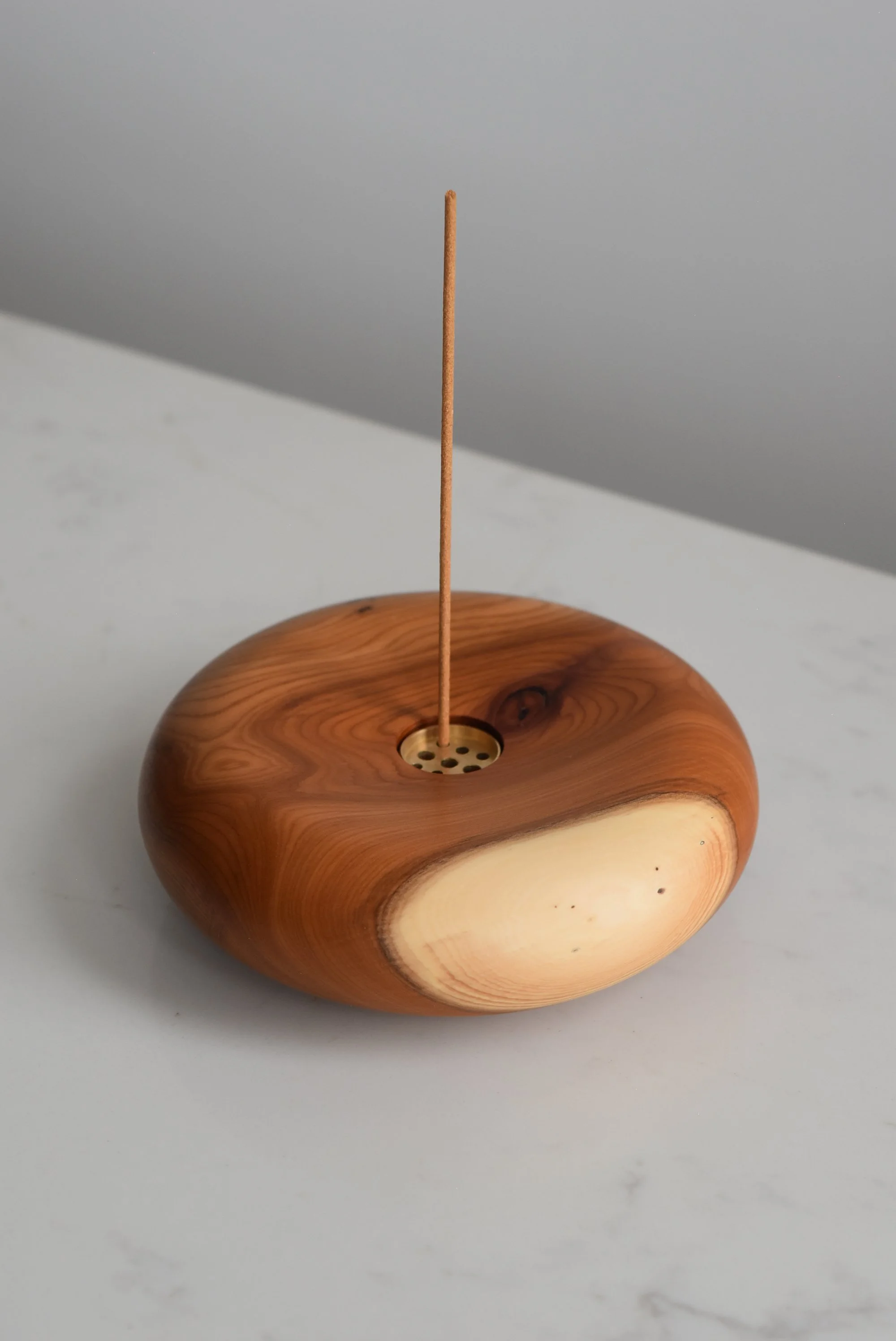 Pillow Incense holder in Yew