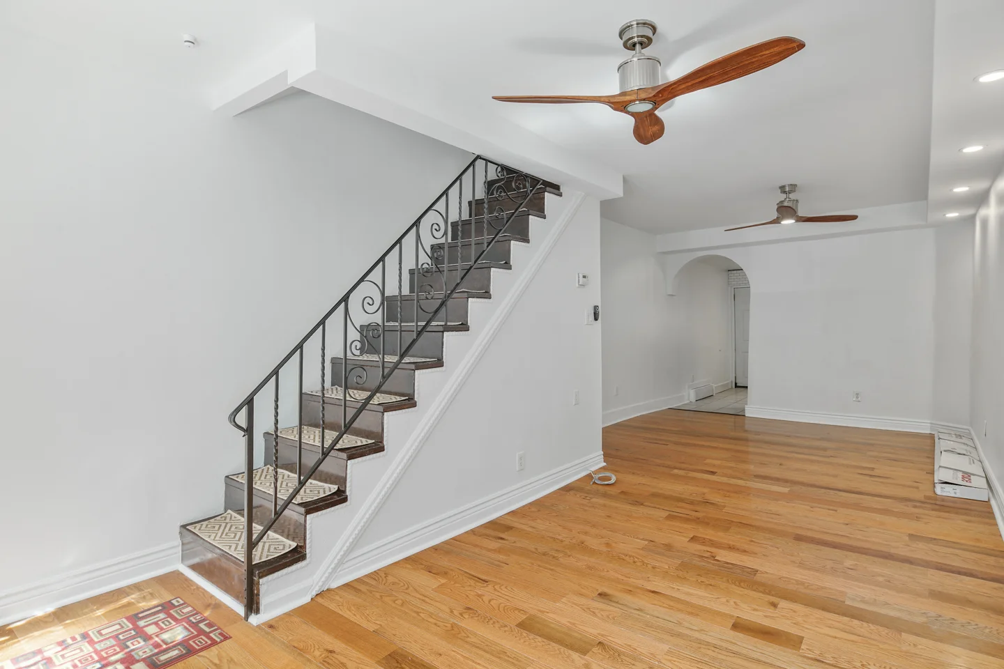 2560 Edgemont St-MLS-10.jpg