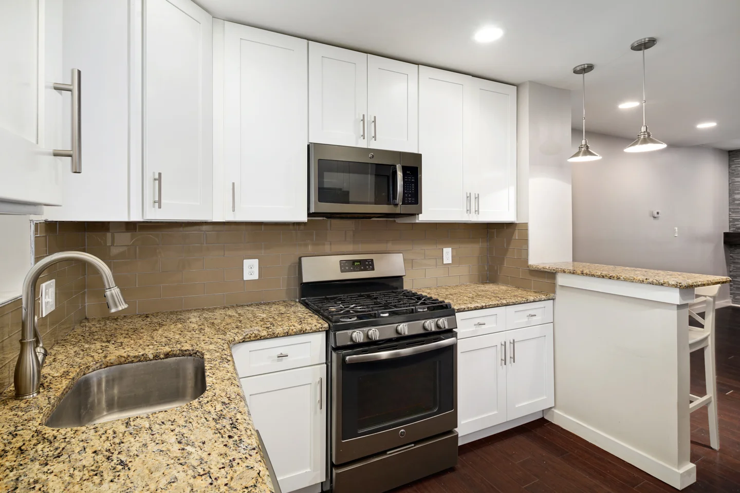 527 Dudley St-MLS-5.jpg