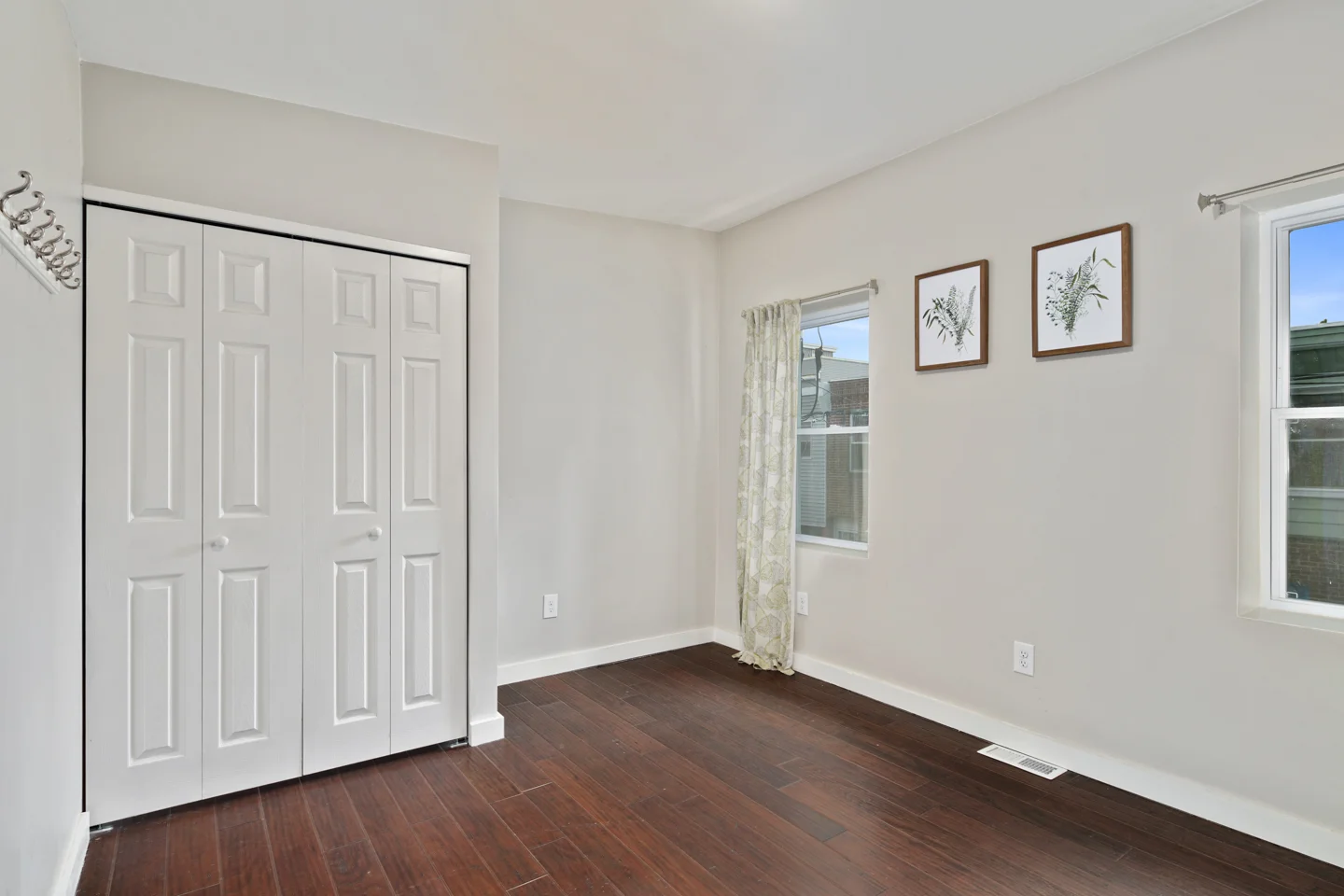 527 Dudley St-MLS-11.jpg