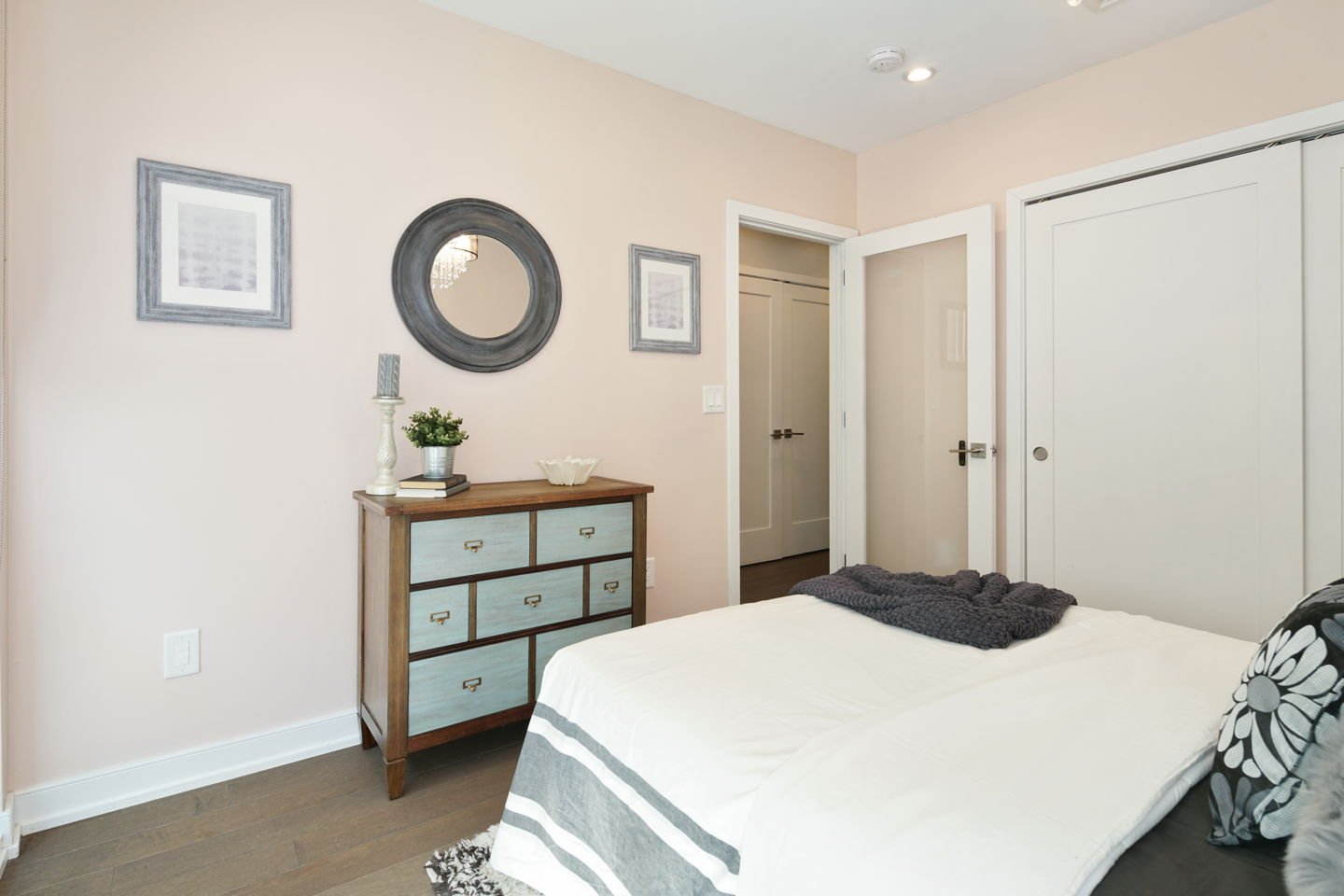 26-mls-230 Race St Unit C-Full-26.jpg