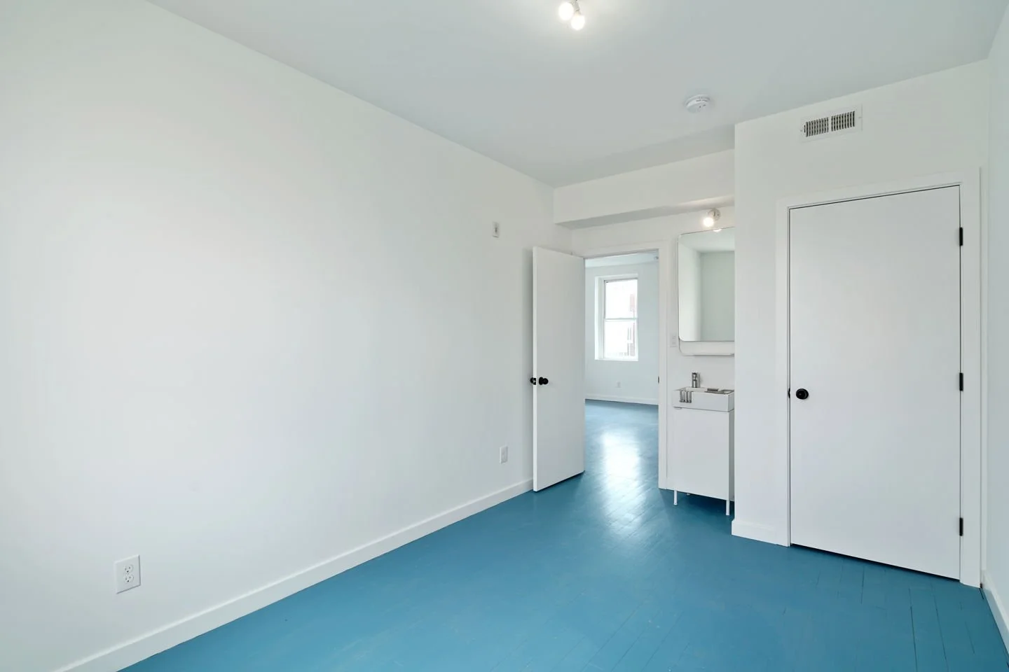 21-mls-2329 Frankford Ave-Full-21.jpg