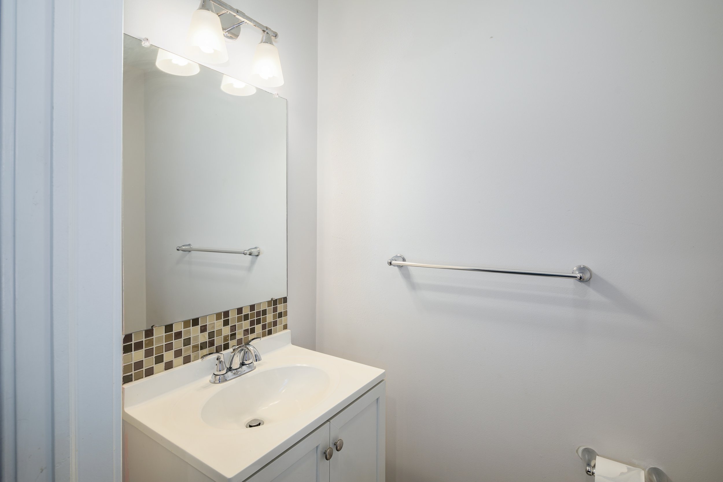 525 E Cabot St-Full-22.jpg