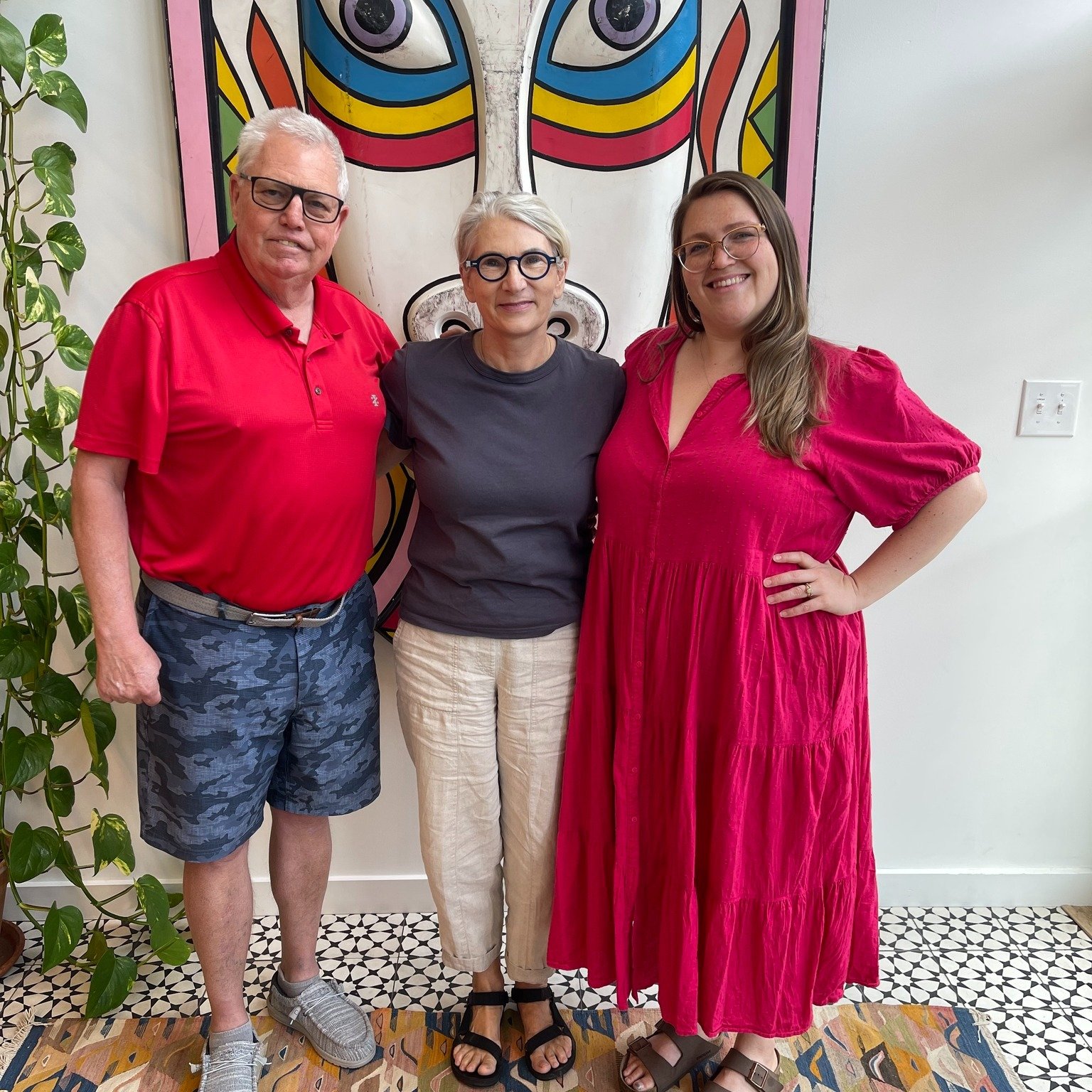 Happy closing day to PHG agent @sara_smith_sells 's clients Dainora and Bruce! They contacted Philly Home Girls last fall and were looking to move up to Philly from Florida. They loved the city, wanted somewhere walkable and wanted easy travel access