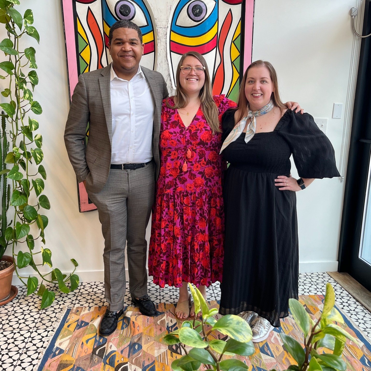 Sometimes it takes 2 weeks, sometimes it takes 2 years- and guess what? BOTH of those timelines are ok! Amber and Andre looked for a home in the burbs with @sara_smith_sells about two years ago, it was super competitive and they just weren't finding 